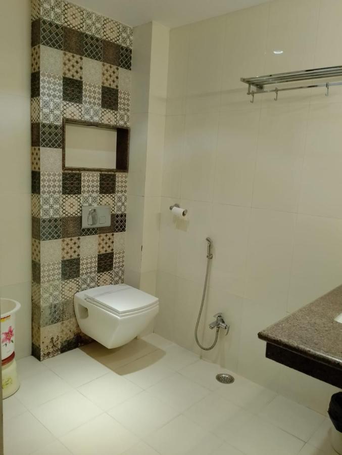 Hotel Solitaire Chinhat Екстер'єр фото