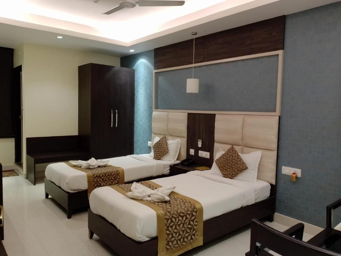 Hotel Solitaire Chinhat Екстер'єр фото