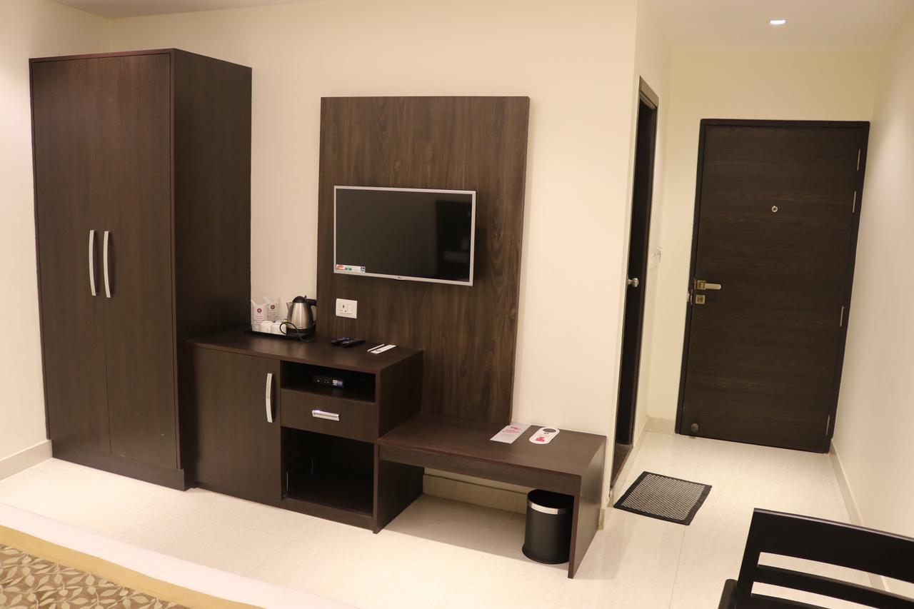 Hotel Solitaire Chinhat Екстер'єр фото