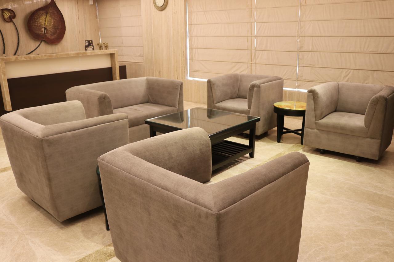 Hotel Solitaire Chinhat Екстер'єр фото