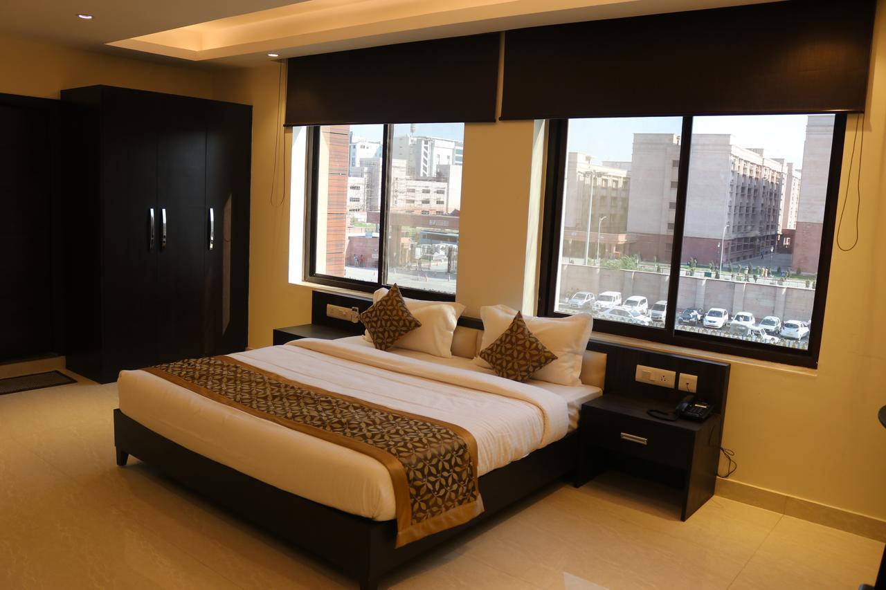 Hotel Solitaire Chinhat Екстер'єр фото