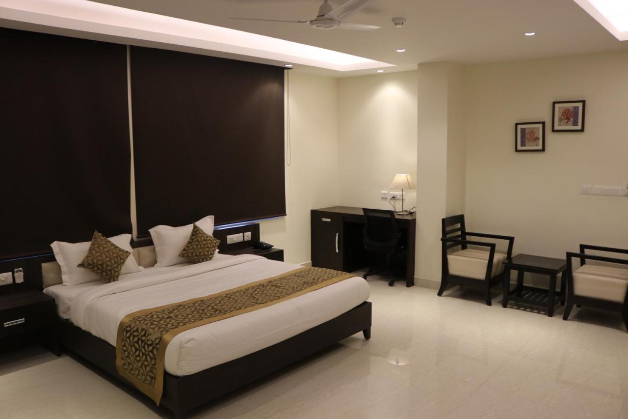 Hotel Solitaire Chinhat Екстер'єр фото