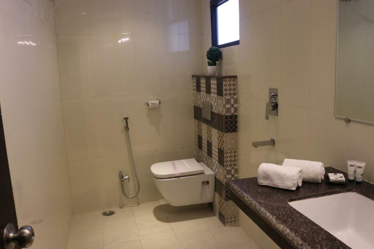 Hotel Solitaire Chinhat Екстер'єр фото