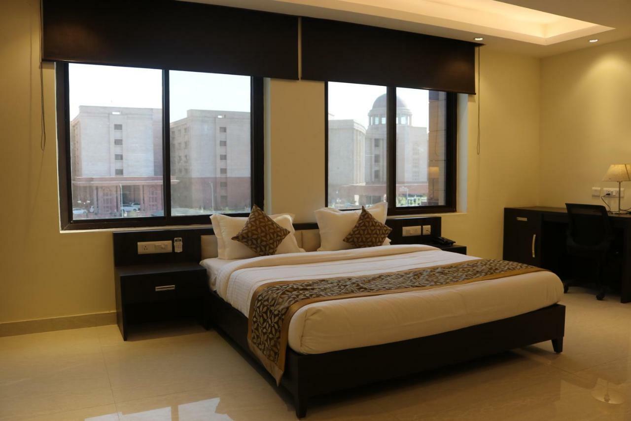 Hotel Solitaire Chinhat Екстер'єр фото