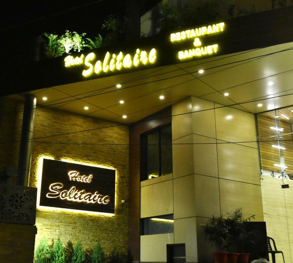 Hotel Solitaire Chinhat Екстер'єр фото